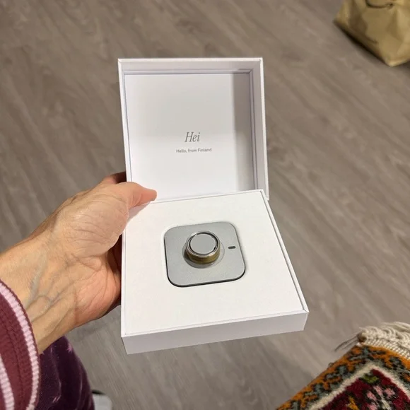 Siz7 Oura Gold Health Ring. Size 7 New With Tag Comes In Original Box. - Picture 3 of 10